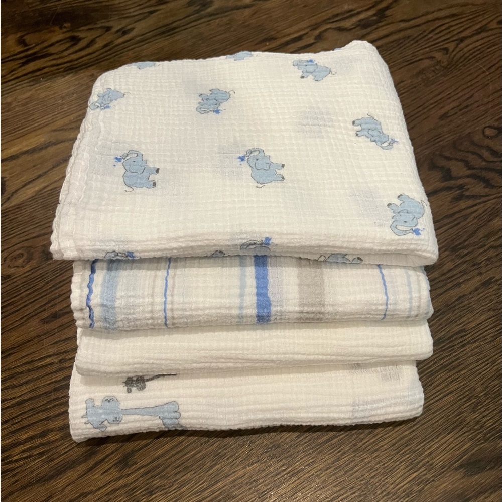 Bundle of 4 ‘Aden + Anais’ Beautiful Baby Swaddles!